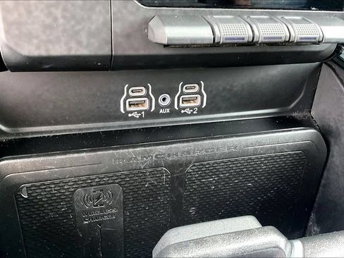 Used 2025 RAM 1500 Laramie AWD/4WD image 32