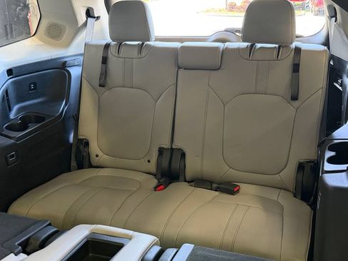 Used 2025 Honda Pilot Touring image 26