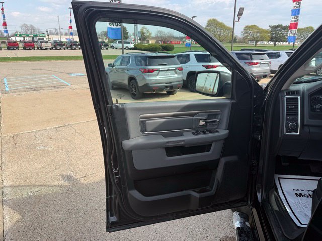 Used 2018 RAM 1500 Classic SLT w/ SLT Plus D←cor Group AWD/4WD image 14