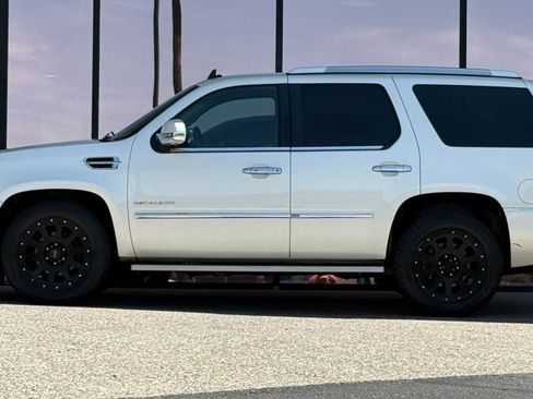 Used 2014 Cadillac Escalade Luxury AWD/4WD image 5