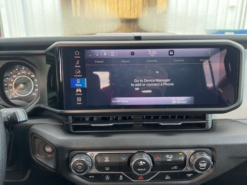 Used 2025 Jeep Gladiator Nighthawk image 10