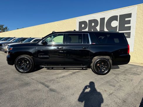 Used 2017 Chevrolet Suburban LT w/ Luxury Package image 8
