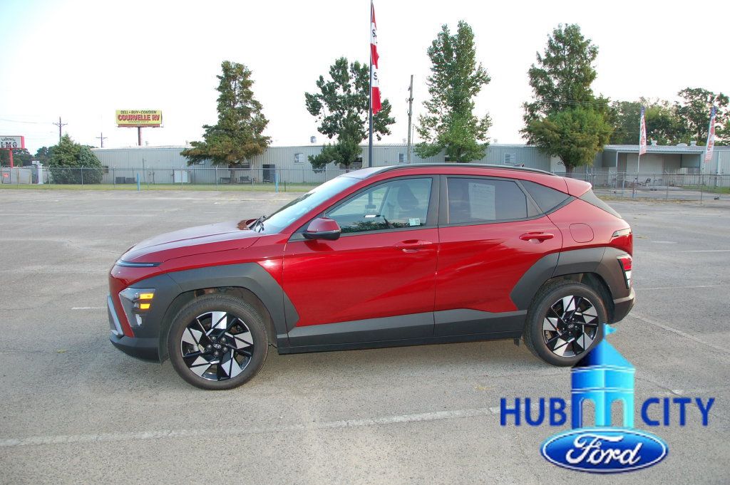 Used 2025 Hyundai Kona SEL FWD image 2
