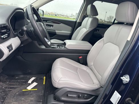 Used 2025 Honda Pilot EX-L image 15
