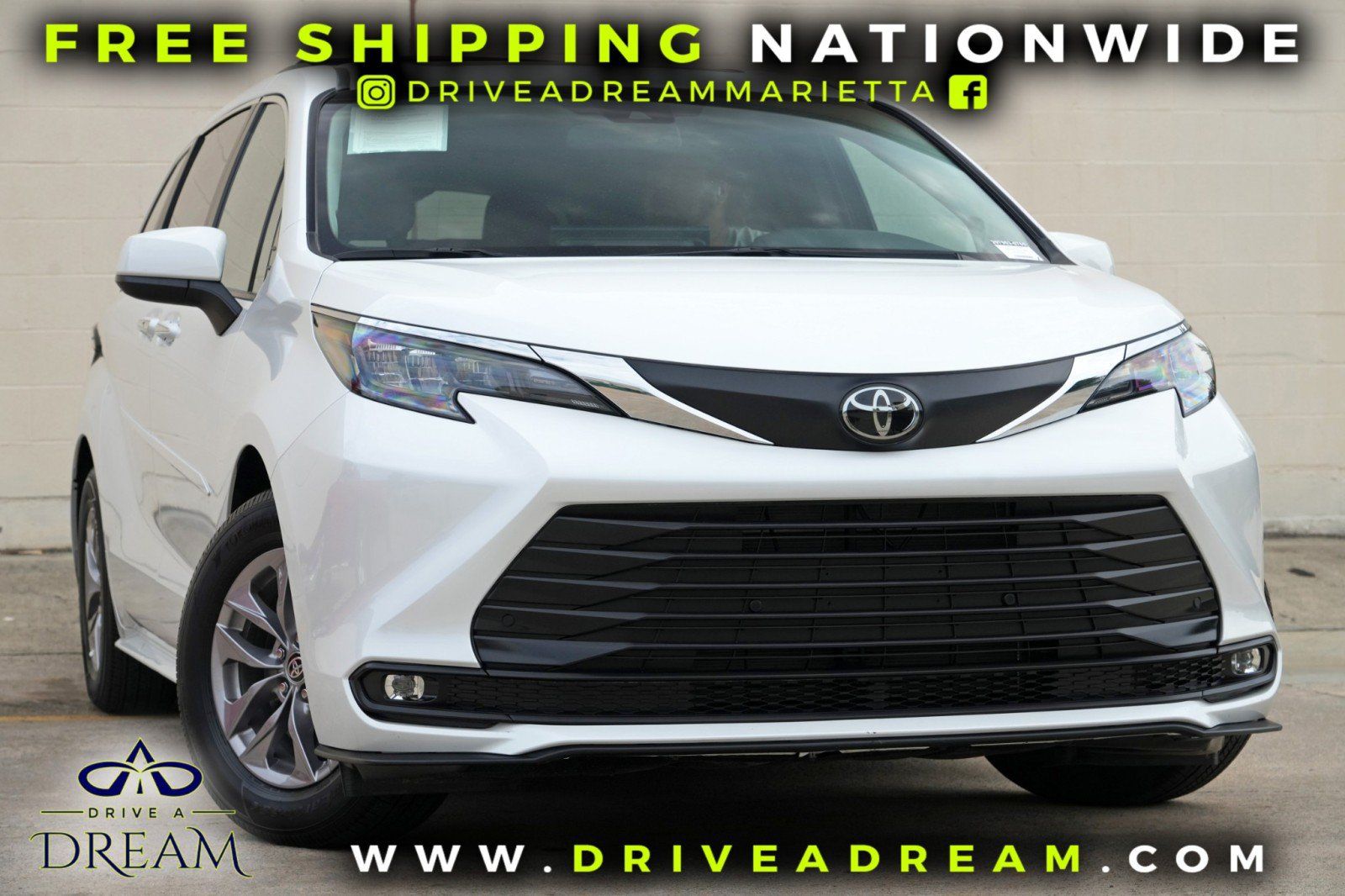Used 2026 Toyota Sienna XLE FWD image 2
