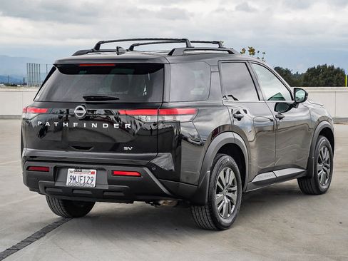 Used 2024 Nissan Pathfinder SV w/ SV Premium Package image 5