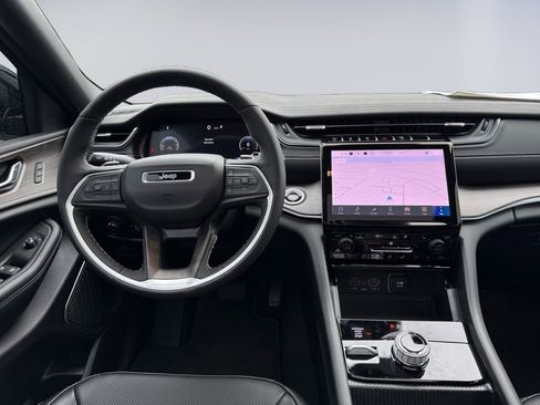 New 2025 Jeep Grand Cherokee Limited w/ Luxury Tech Group II image 14