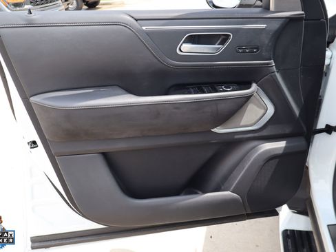 Used 2025 INFINITI QX80 Sensory AWD/4WD image 12