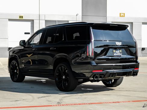 Used 2025 Cadillac Escalade V image 9