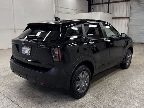 Used 2025 Nissan Kicks S image 18