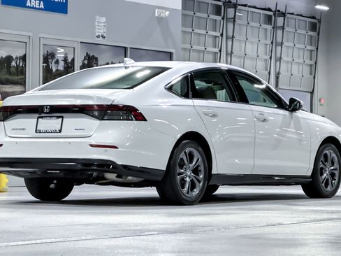 Used 2024 Honda Accord EX-L image 9