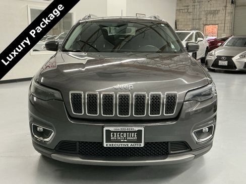 Used 2019 Jeep Cherokee Limited w/ Luxury Group image 2