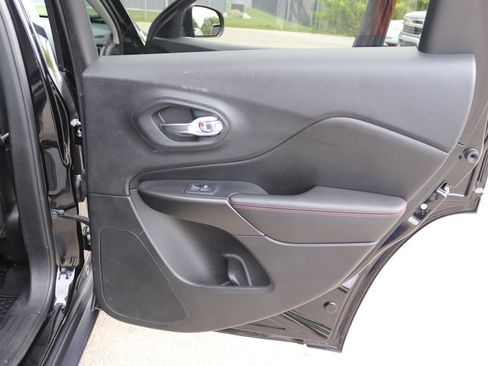 Used 2021 Jeep Cherokee Trailhawk AWD/4WD image 7