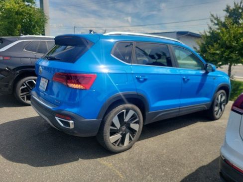 Used 2024 Volkswagen Taos SEL AWD/4WD image 2