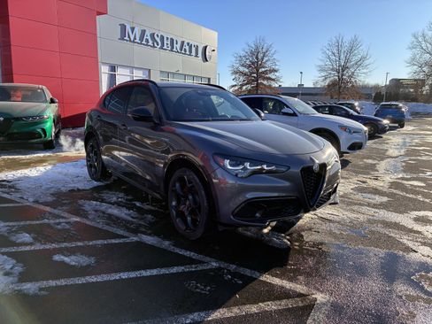 Certified 2024 Alfa Romeo Stelvio Veloce image 4