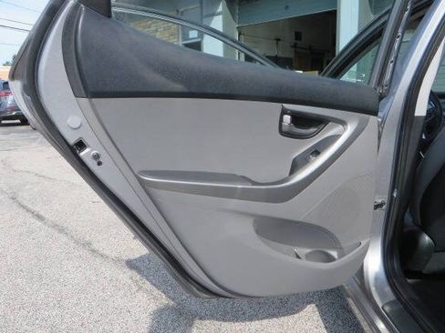 Used 2012 Hyundai Elantra GLS FWD image 14