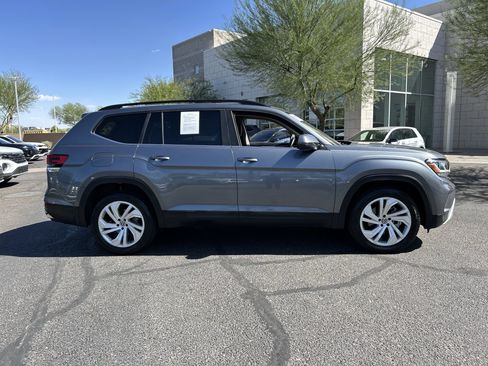 Used 2023 Volkswagen Atlas SE w/ Panoramic Sunroof Package FWD image 5
