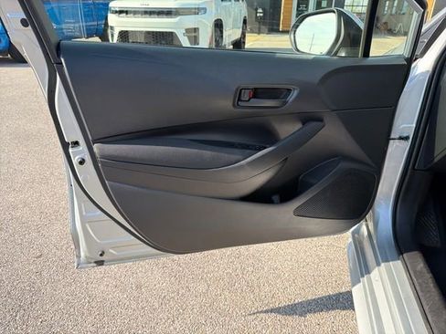 Used 2025 Toyota Corolla LE FWD image 22