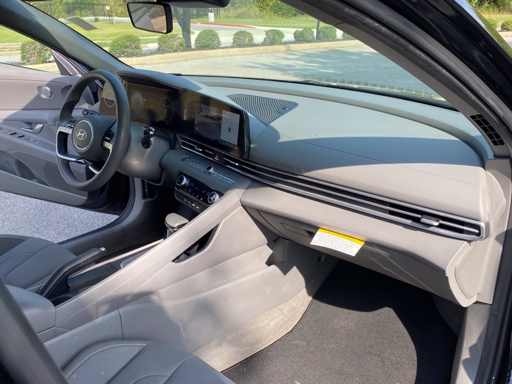 Used 2024 Hyundai Elantra SEL FWD image 32