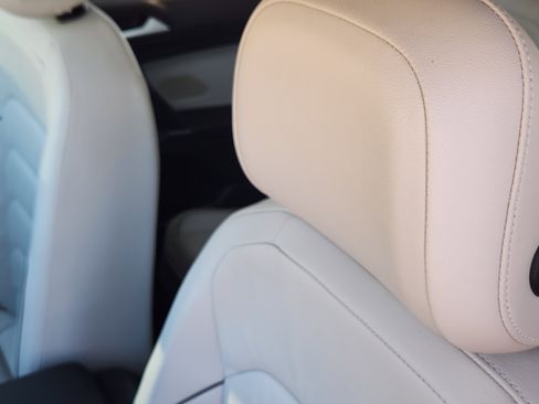 Used 2018 Volkswagen Tiguan SEL Premium image 15