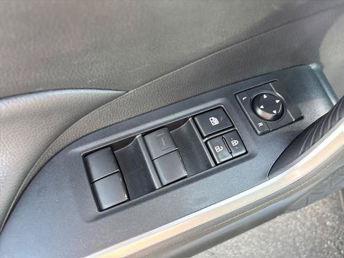 Used 2021 Toyota RAV4 XLE w/ Convenience Package FWD image 22