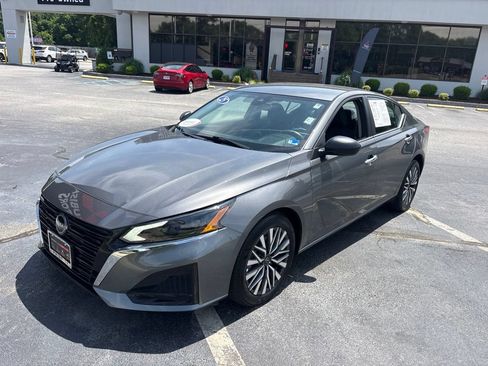 Used 2025 Nissan Altima 2.5 SV FWD image 7