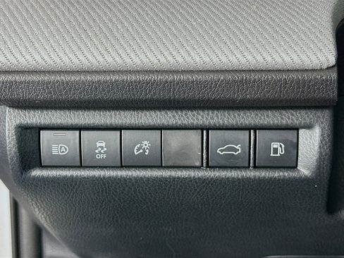 Used 2025 Toyota Camry SE FWD image 17