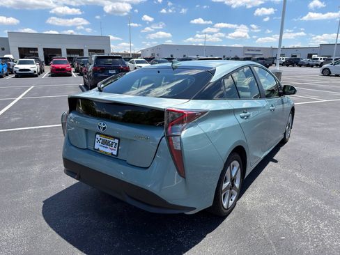 Used 2017 Toyota Prius Three Touring w/ Carpet Mat Package FWD image 8