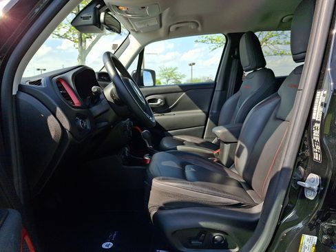 Certified 2022 Jeep Renegade Trailhawk AWD/4WD image 13