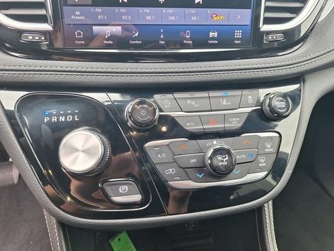 Used 2026 Chrysler Pacifica Limited FWD image 26