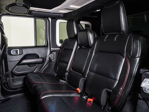 Used 2018 Jeep Wrangler Unlimited Rubicon AWD/4WD image 17
