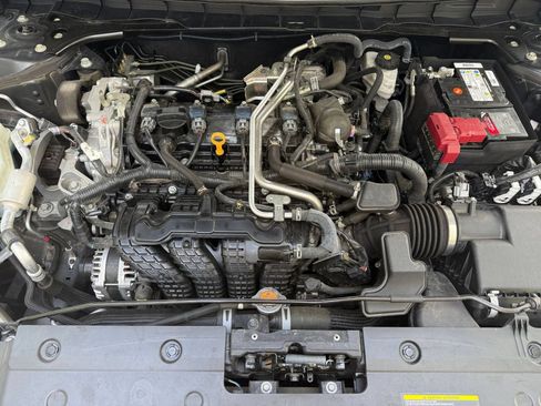 Used 2025 Nissan Altima 2.5 SV FWD image 29