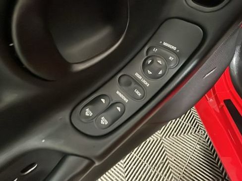 Used 2004 Chevrolet Corvette Coupe RWD image 10