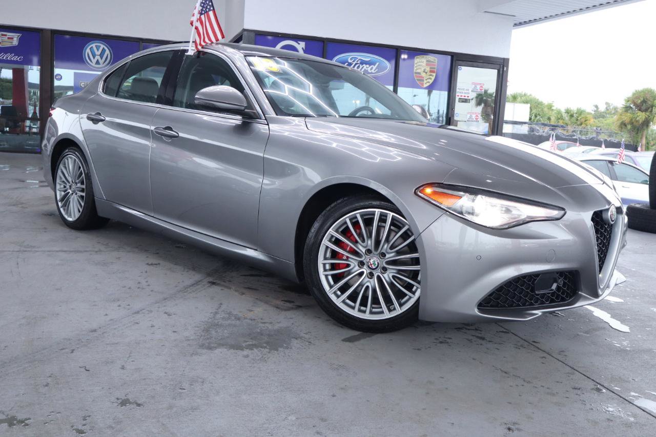 Used 2018 Alfa Romeo Giulia Ti w/ Quick Order Package 22Z Lusso RWD image 3