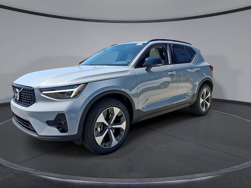 New 2026 Volvo XC40 B5 Plus w/ Protection Package Premier AWD/4WD image 16
