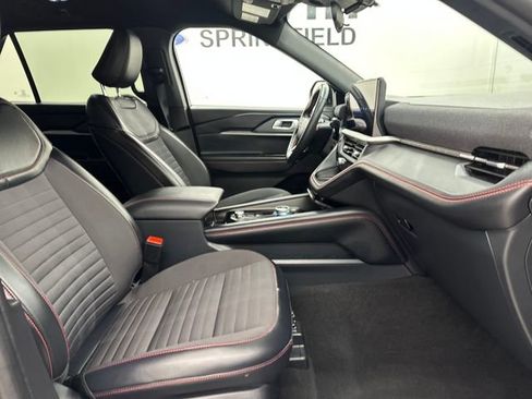 Used 2025 Ford Explorer ST-Line image 10