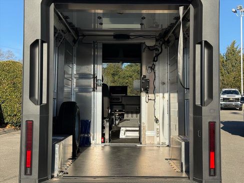 New 2025 Chevrolet Brightdrop 400 w/ Power Door Package image 18