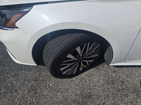 Used 2024 Nissan Altima 2.5 SV FWD image 25