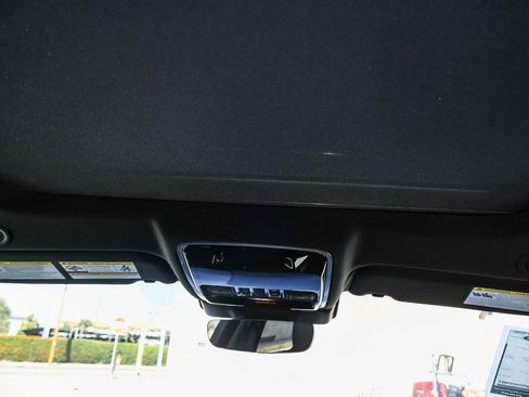 New 2026 Land Rover Range Rover Velar Dynamic SE image 24