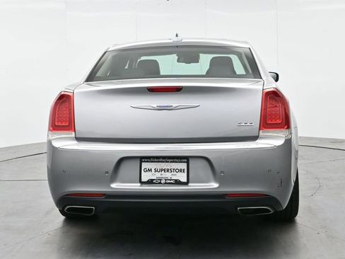 Used 2018 Chrysler 300 Limited w/ Safetytec Plus Group image 6