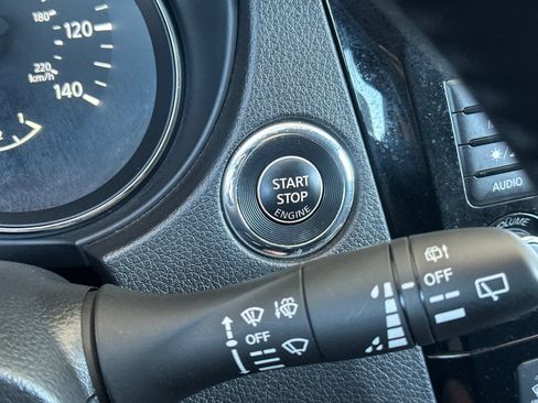 Used 2020 Nissan Rogue SV w/ Premium Package FWD image 23