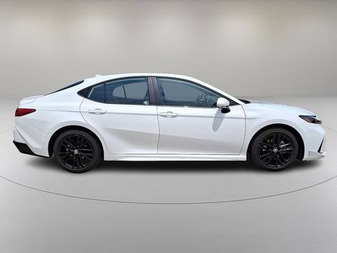 Used 2025 Toyota Camry SE FWD image 12