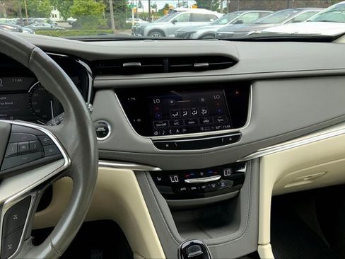Used 2022 Cadillac XT5 Premium Luxury image 5