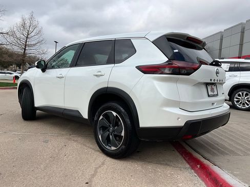 Used 2025 Nissan Rogue SV image 8