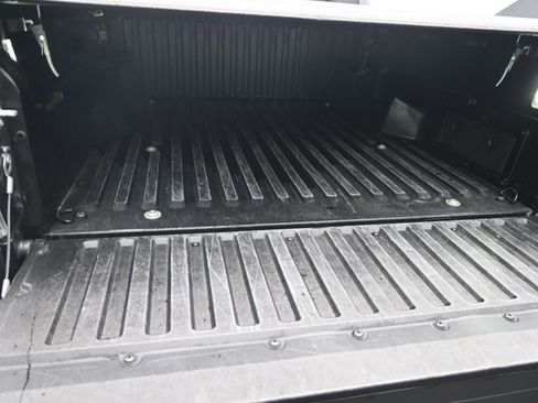 Used 2022 Toyota Tacoma SR5 w/ SR5 Appearance Package (SM) image 13