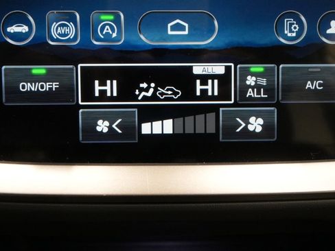 Used 2025 Subaru Crosstrek 2.5i Premium image 32