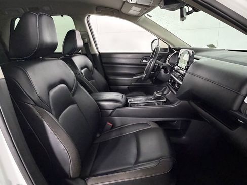 Used 2024 Nissan Pathfinder SL image 34