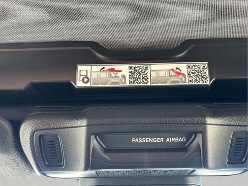 Certified 2025 Jeep Wrangler Sport AWD/4WD image 31