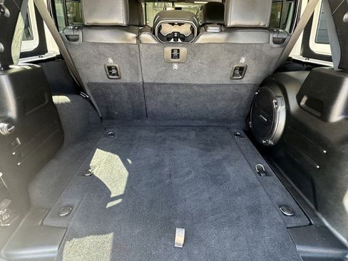Used 2020 Jeep Wrangler Unlimited Sahara AWD/4WD image 18