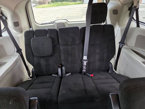 Used 2015 Dodge Grand Caravan SXT image 12
